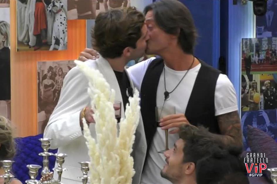 Grande Fratello Vip: il bacio tra Oppini e Zorzi – Video