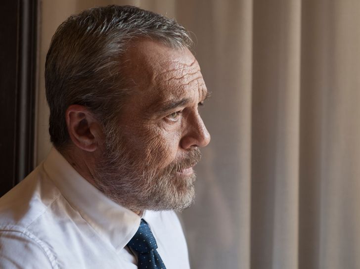 Ascolti TV | Giovedì 1 ottobre 2020. Nero a Metà 22%, Milionario fermo al 9.9%. Male Seconda Linea (1.9%). Beautiful 19.3%, Paradiso 18.4%