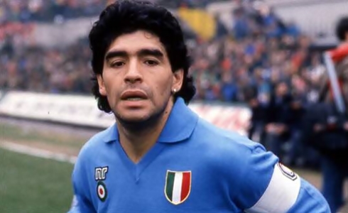 Programmi TV di stasera, sabato 28 novembre 2020. Rai1 ricorda Maradona con lo speciale «AD10S Diego»