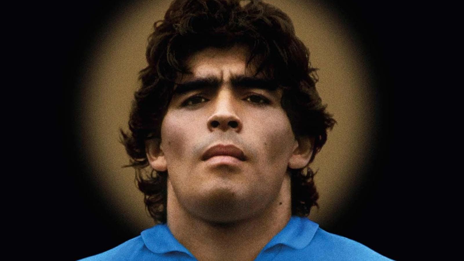 Programmi TV di stasera, giovedì 26 novembre 2020. Rai3 rimanda «Qui e Adesso» di Ranieri e trasmette il film «Diego Maradona»