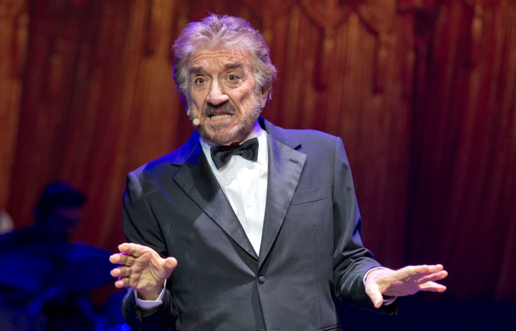 Gigi Proietti, il ricordo in tv: programmazione dedicata e modifiche di palinsesto