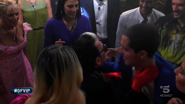Malgioglio raggiunge i vip - GF Vip 5