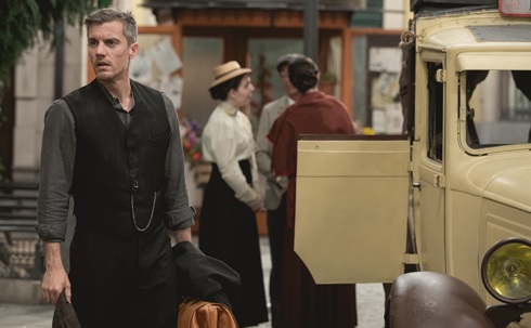 Una Vita, anticipazioni: Mauro torna improvvisamente in città