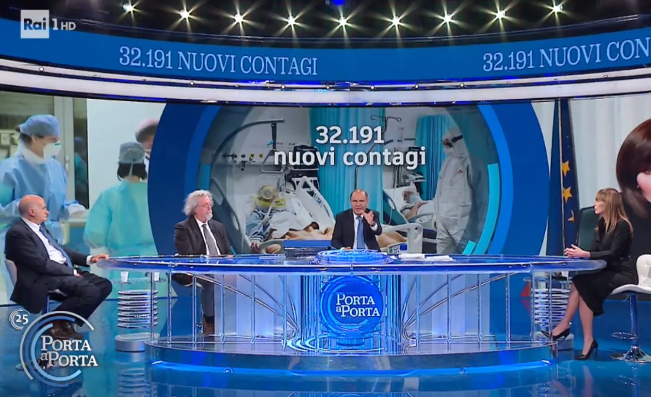 Tavoli e scrivanie invadono i talk: da Vespa a Formigli, ecco chi si è convertito alla nuova estetica