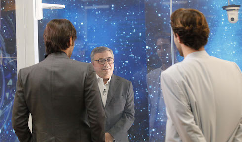 GF Vip 5, il padre di Morra attacca Zorzi: «Avete deriso mio figlio pure per le mutande, perché non glielo dite in faccia?». Pur di difendere Tommaso, Signorini prende una cantonata