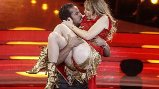 Ballando con le Stelle 2020: Maykel Fonts, positivo al Coronavirus, salta la finale