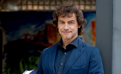 Programmi TV di stasera, mercoledì 9 dicembre 2020. Stanotte niente Caravaggio… Rai1 propone in replica lo speciale su Pompei