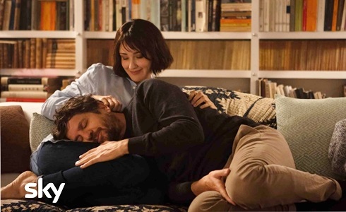 Ridatemi mia moglie: Fabio De Luigi e Anita Caprioli sono una coppia in crisi nella nuova miniserie Sky