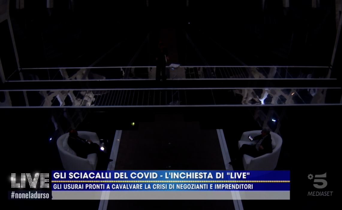Blackout a «Live – Non è la D’Urso»: Barbara resta al buio – Video