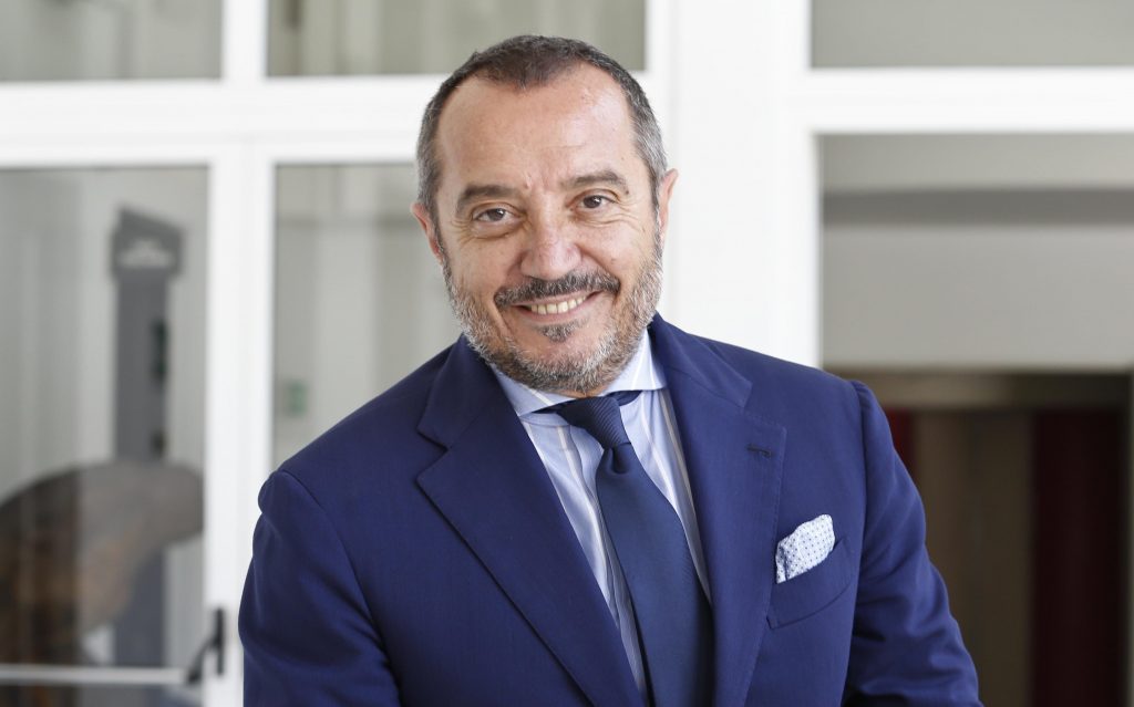 Rai 3, Di Mare tende la mano alla Berlinguer: «Cartabianca è formidabile e lei straordinaria. Corona ha problemi veri con l’alcol»