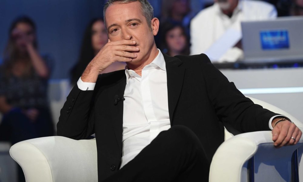 Ti Sento, Diaco approda su Rai 2 per intervistare personaggi famosi «attraverso l’ascolto di 10 suoni». Tra gli ospiti Amanda Lear e Myss Keta