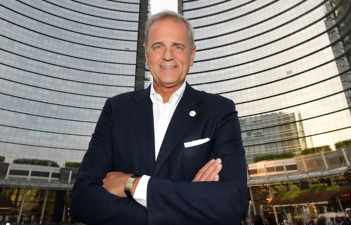 Ci vediamo al Cavallo: su Rai2 un revival di «Convenscion» con lo storico cast