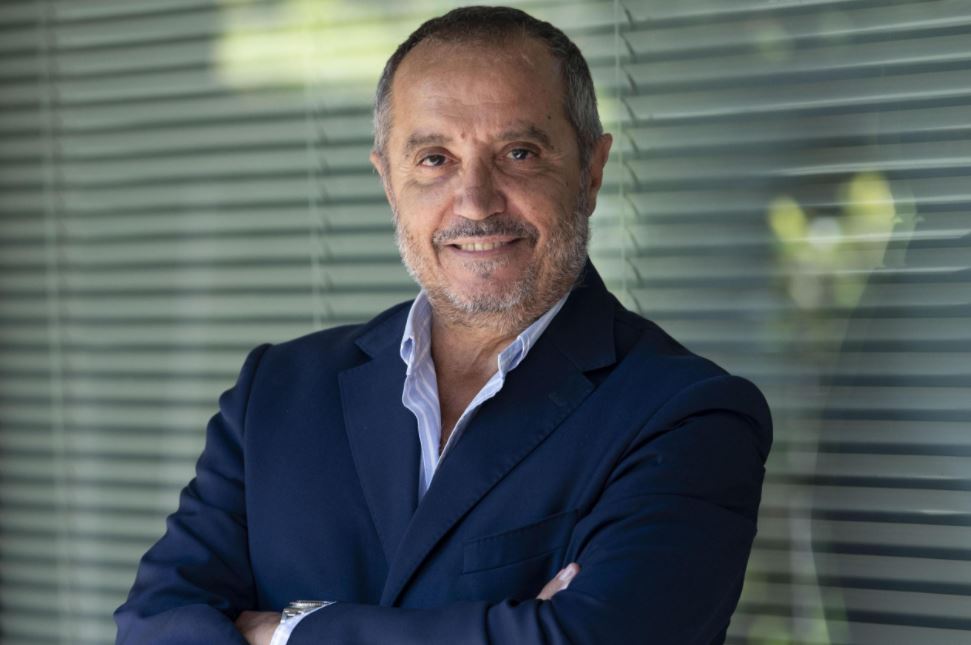 Di Mare contro Berlinguer: «Trovo indecente che mi attacchi in questo modo. Corona? Beveva in diretta e offendeva»