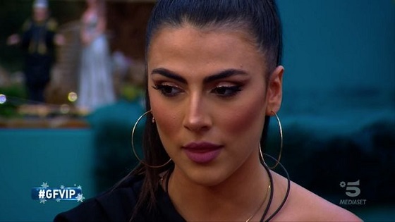 GF Vip 5, Giulia vs Dayane «Ti brucia la mia storia con Pierpaolo perchè dovevi averla tu? Ci hai provato con tre persone e non ci sei riuscita!»