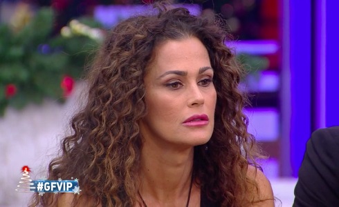 GF Vip 5, Samantha furiosa con Stefania: «Io ti uccido! Cacciatemi, ho detto che la uccido!» – Video