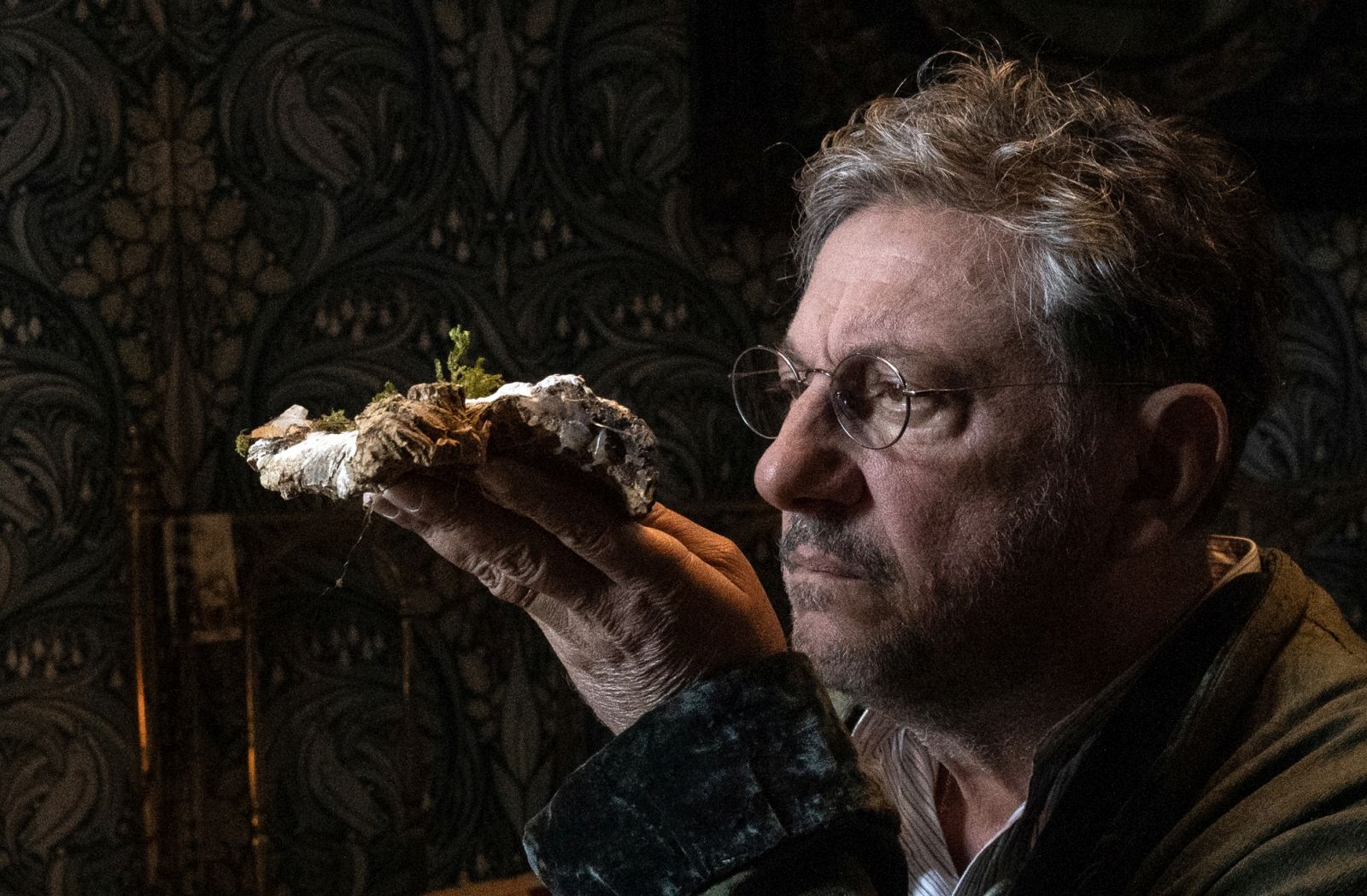 Natale in Casa Cupiello: l’opera teatrale di Eduardo De Filippo rivive su Rai1 con Sergio Castellitto (foto e personaggi)