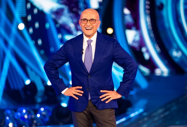 Grande Fratello Vip, la puntata del 31 dicembre «sarà un veglione di Capodanno con ospiti e cantanti». Niente eliminazioni, nomination e discussioni