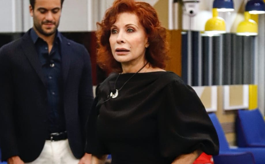 GF Vip 5, lo scivolone di Alda D’Eusanio: «Vedi qualche negro da queste parti?» – Video
