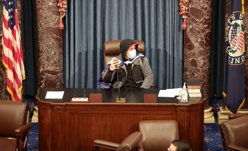 Programmi TV di stasera, mercoledì 6 gennaio 2021. Su Rai2 Speciale Tg2 sull’assalto al Campidoglio di Washington