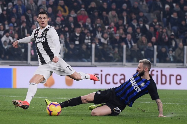 Serie A, 18° giornata: riflettori su Lazio-Roma e Inter-Juventus. Ecco le partite su Sky e DAZN