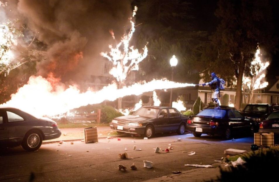 Usa, gaffe incendiaria di Mentana: scambia per vere le immagini di un film – Video