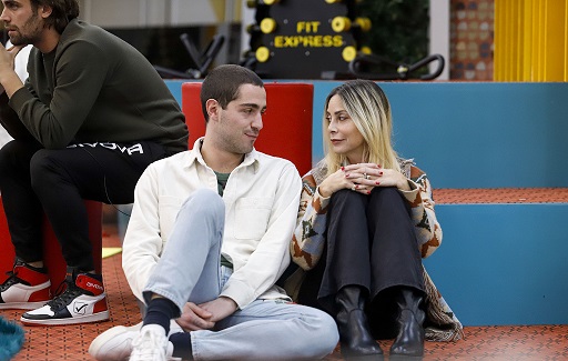 GF Vip 5, Tommaso e Stefania ai ferri corti. E lui fa comunella con le ‘nemiche’  Dayane e Samantha – Video