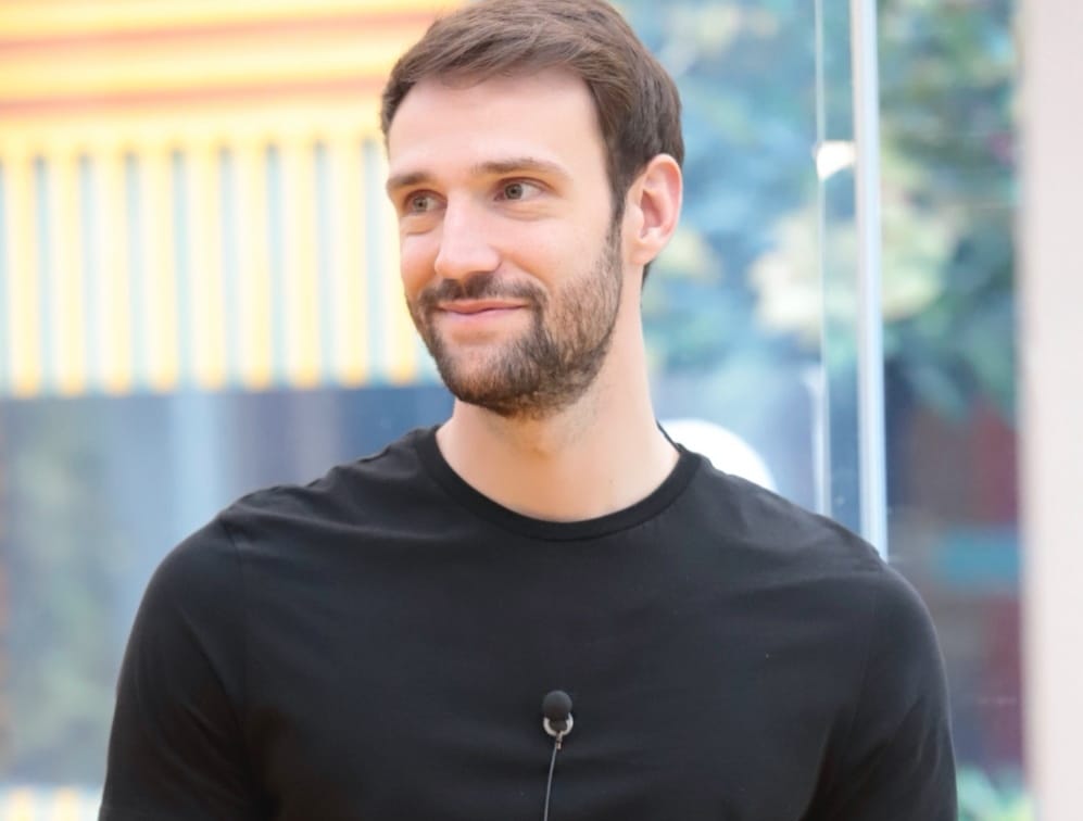 GF Vip 5, Andrea Zenga si dichiara a Rosalinda – Video