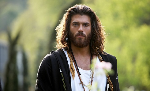 Daydreamer, anticipazioni: Can e Sanem si rivedono dopo un anno e cercano di evitarsi