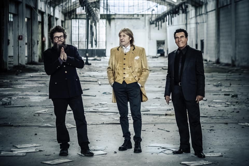 Sanremo 2021, allarme Covid rientrato per il Biondo degli Extraliscio: è negativo