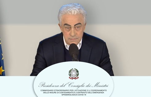 Programmi TV di stasera, venerdì 19 febbraio 2021. Sul Nove torna la satira di «Fratelli di Crozza»