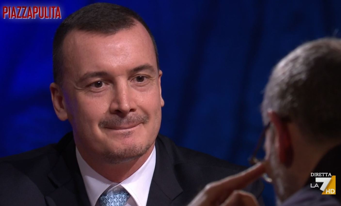 Piazzapulita, scintille tra Formigli e Casalino: «Su che base sceglievi dove mandare gli ospiti?»