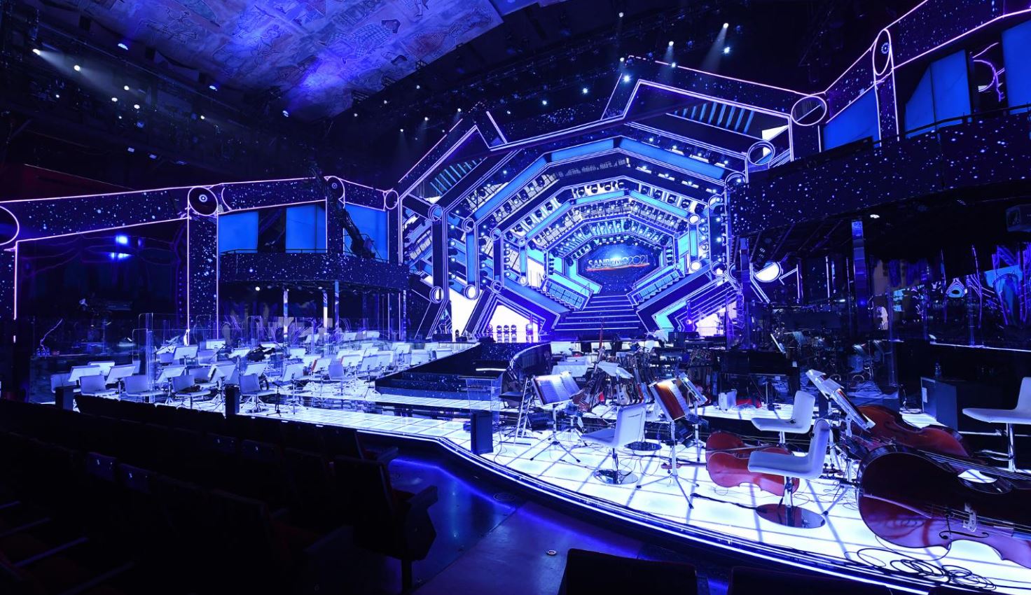 Sanremo 2021: una scenografia ‘futuristica’