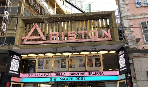 Sanremo 2021, svista clamorosa al Teatro Ariston: «Acquista il tuo biglietto»