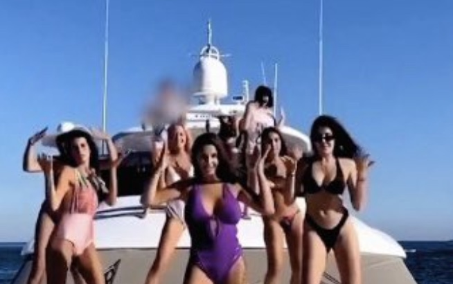 Elettra e Ic*n*z* scompare. Censurato dalla TV l’influencer che aveva inscenato un’aggressione omofoba