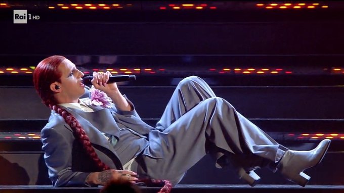 Achille Lauro - Seconda serata Sanremo 2021 (da RaiPlay) Achille Lauro - Seconda serata Sanremo 2021 (da RaiPlay)