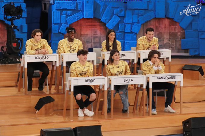 Nuovo meccanismo per il Serale di Amici. Niente coach, tornano le squadre capitanate dai Prof