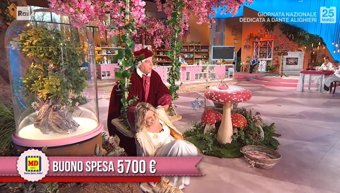 Antonella Clerici cade giù dall’altalena di E’ Sempre Mezzogiorno – Video