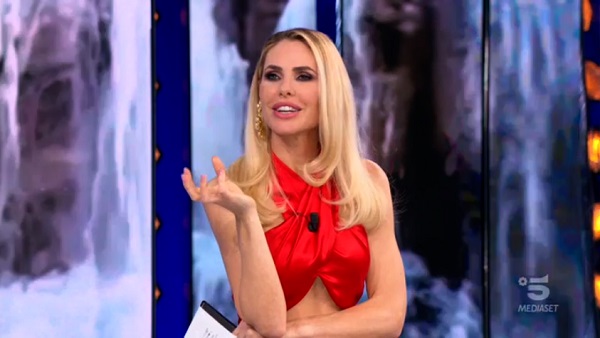 Ilary Blasi - Isola dei Famosi 2021 Ilary Blasi - Isola dei Famosi 2021