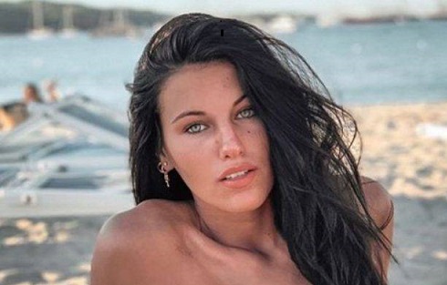 Isola dei Famosi 2021: Carolina Stramare si ritira prima ancora di partire