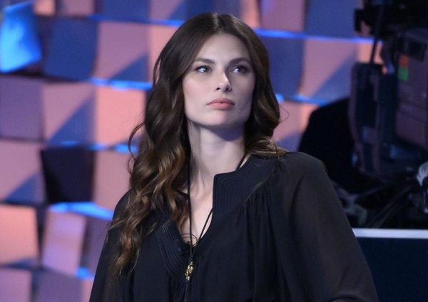 A Verissimo la reunion del GF Vip 5. Dayane Mello ritratta: «Per Rosalinda non si trattava di amore»