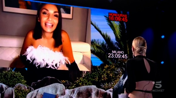 Ilary si collega con Elettra - Isola dei Famosi 2021