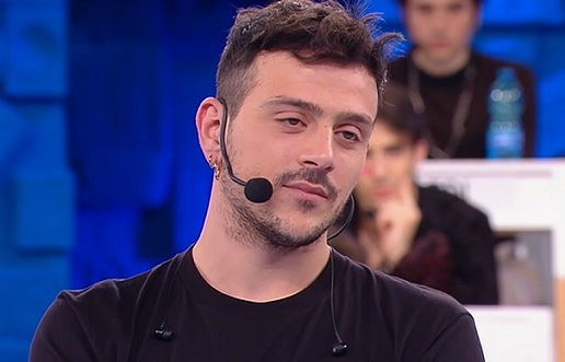 Amici su Amazon: il cantante Leonardo Lamacchia fa coming out con Maria De Filippi