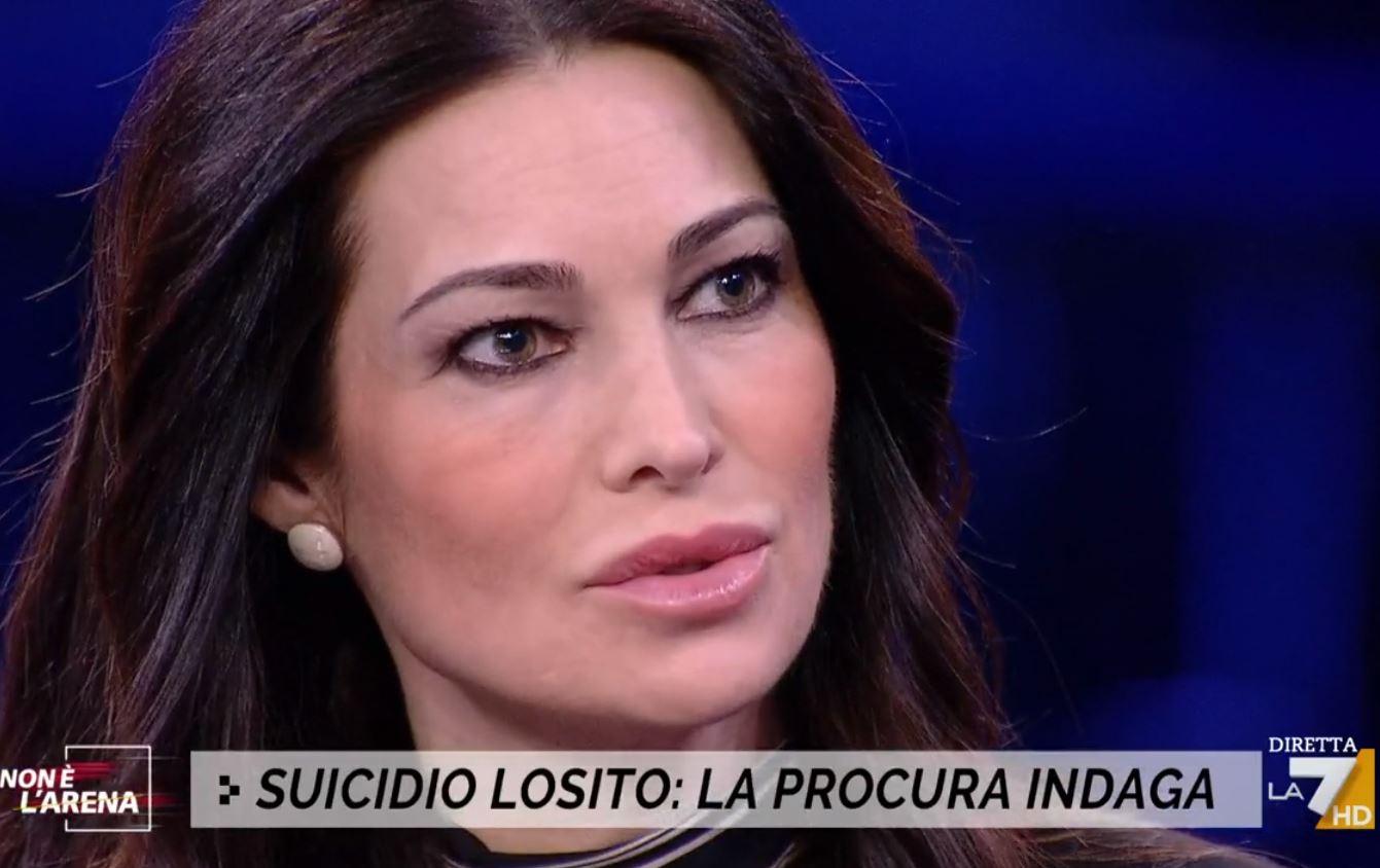 AresGate, Manuela Arcuri difende Tarallo su La7. «Lucifero? No, è una grandissima persona» – Video