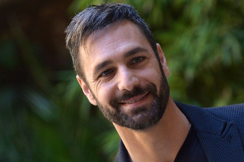 Programmi TV di stasera, martedì 23 marzo 2021. Raoul Bova ‘vittima’ delle Iene