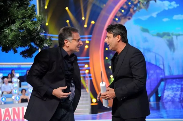 Programmi TV di stasera, venerdì 2 aprile 2021. Su Rai1 il Papa, su Canale5 Ciao Darwin