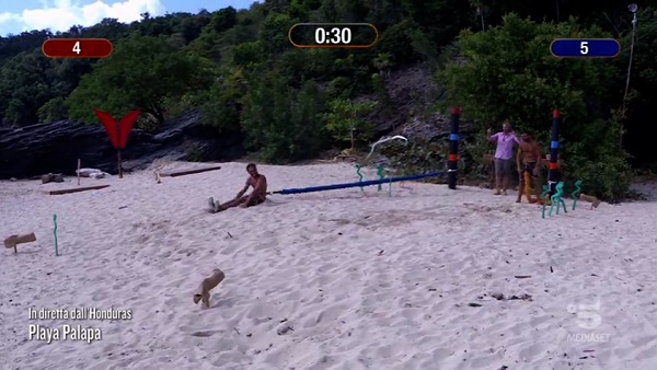 Gilles batte Awed - Isola dei Famosi 2021 Gilles batte Awed - Isola dei Famosi 2021