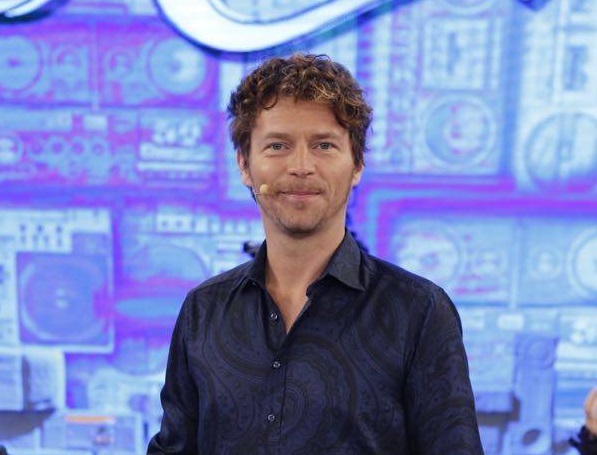 X Factor, contatti con Marco Maccarini per sostituire Cattelan. Il conduttore: “Non mi tirerei indietro” (ma davvero?!)