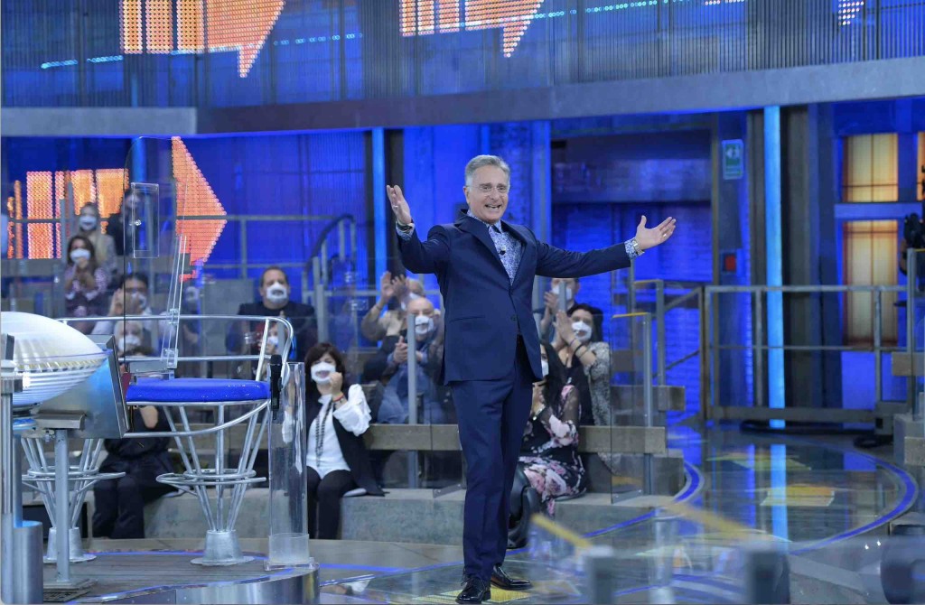 Avanti un Altro, Bonolis inaugura la nuova domenica sera di Canale 5 con la sfida «GF Vip vs Opinionisti». Tutti gli ospiti