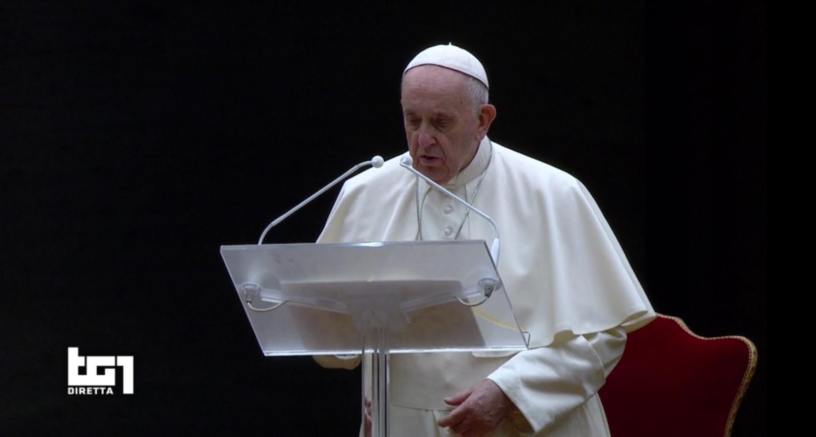 Ascolti TV | Venerdì 2 aprile 2021. La Via Crucis 18.8% (quasi 5 mln), la replica di Ciao Darwin 15.9%