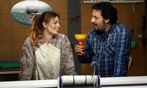 Programmi TV di stasera, lunedì 19 aprile 2021. Rai2 punta ancora su Enrico Brignano